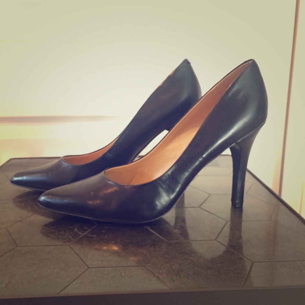 Nine West Pointed Toe Black Pumps
